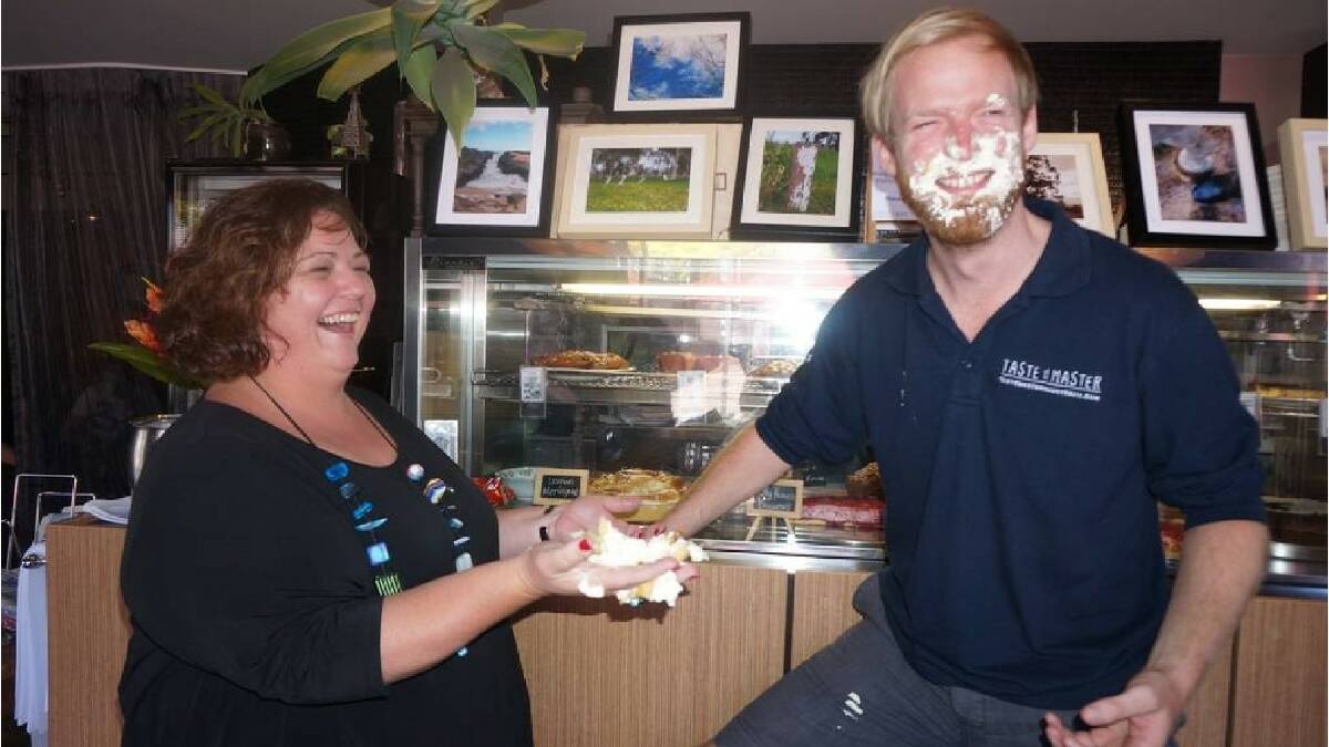 City of Bunbury tourism leader Dee Smith has fun with taste master Rich Keam who visited a number of Bunbury restaurants this week. Picture: Shanelle Miller/Bunbury Mail. 