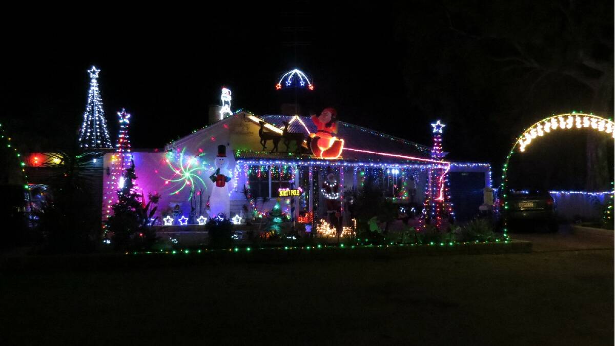 Some of the spectacular Christmas lights on display in the Avon Valley region. Photo via Avon Valley Advocate.