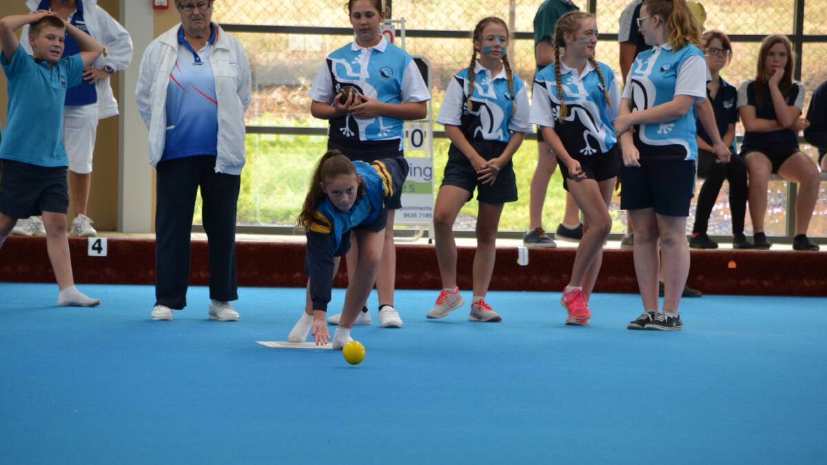 Students from around Mandurah learn about bowls. 
