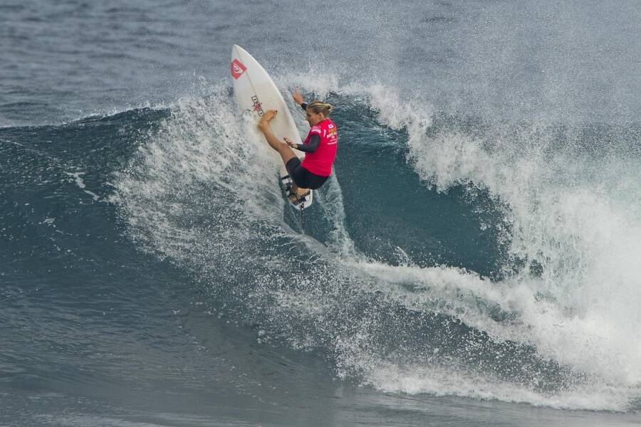 Back on board: Stephanie Gilmore blasts her way through to round 3 of the Margaret River Pro. Photo: ASP