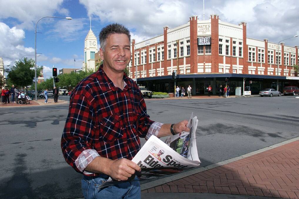 Flashback: Tom Weyrich in Albury in 2001 when he stood as an independent against then Liberal Party first-time candidate Sussan Ley. He will have a second shot as a One Nation candidate in 2019.