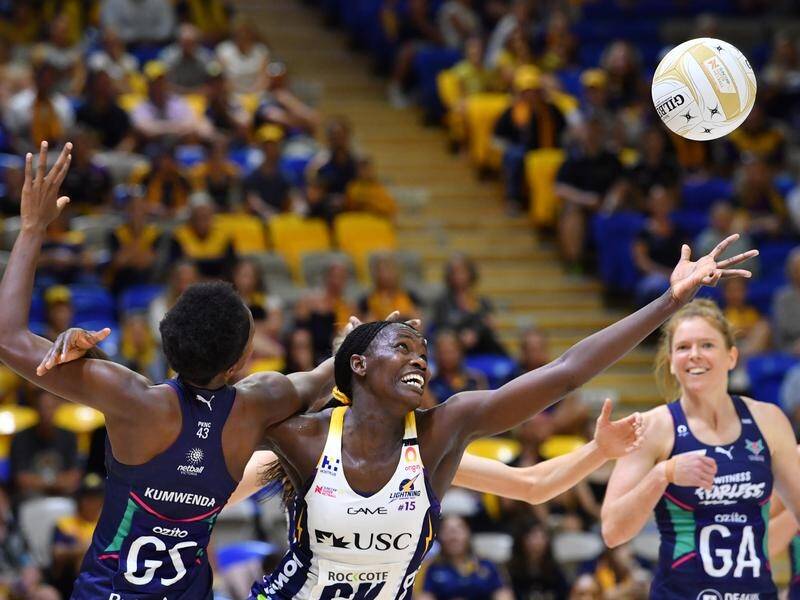 The Melbourne Vixens are the first team to progress to the Super Netball grand final.