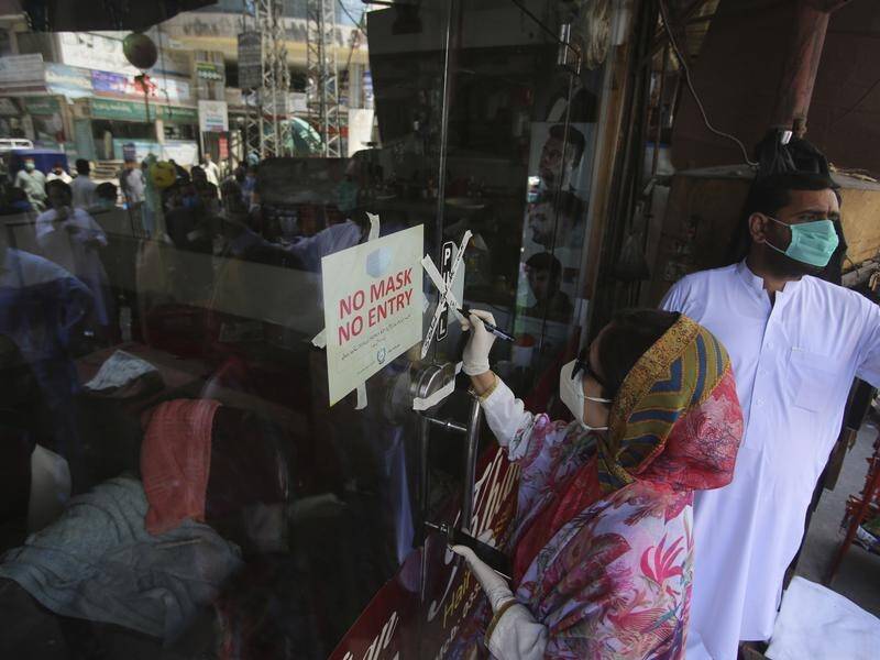 With its biggest one-day jump in coronavirus cases, Pakistan has shut down 3000 shops and markets.