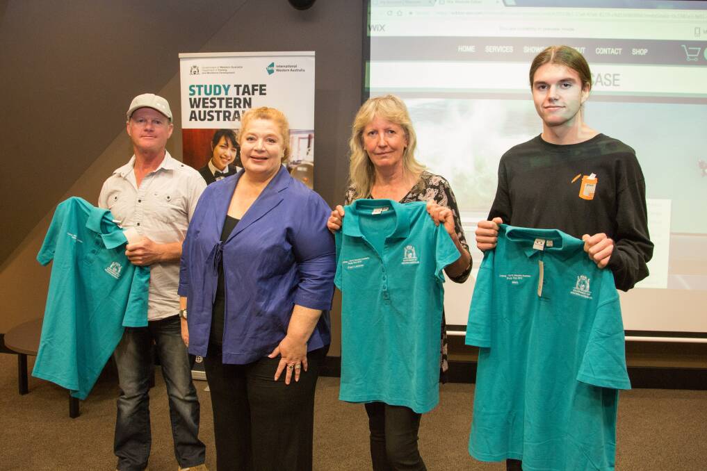 Gary Quintrell, Fran Jackson and Matt Sibly with Education and Training Minister Sue
Ellery (second from left) following the presentation of their official T-shirts for the China trip.