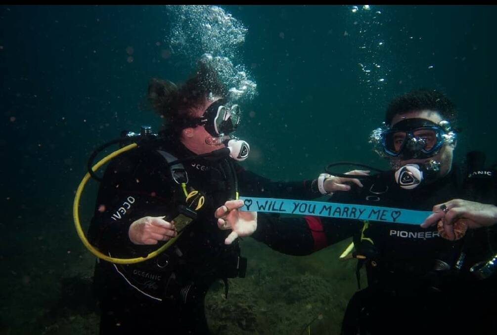 Cam McLeod proposed to Debby underwater at the Busselton Jetty in 2019. 