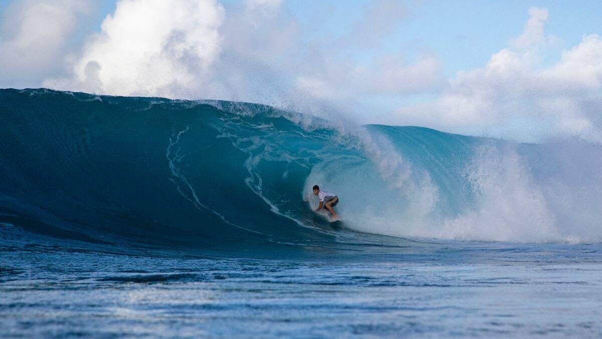 Robinson found every good barrel in the Final through expert wave knowledge at Sunset Beach. Credit: WSL / Heff