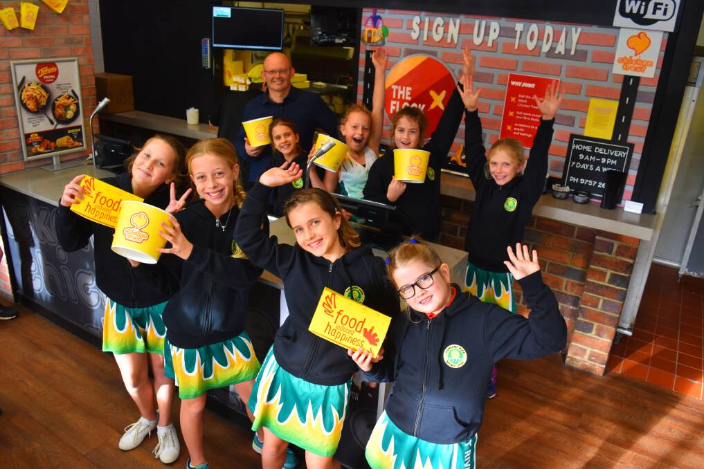 Hungry for help: Players from the Margaret River Netball Association with Glen Clayton from Margaret River Chicken Treat. Photo: N. Lefebvre