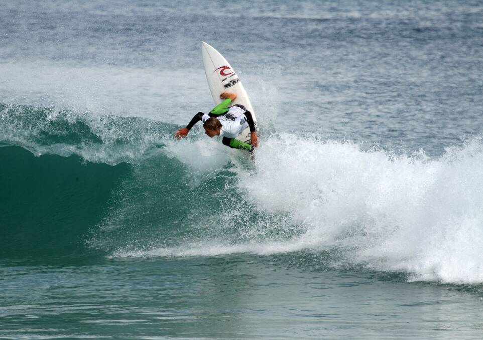 Jacob Willcox showed his class by scoring the only perfect 10 point ride on his way to helping Margaret River Senior High to its seventh straight Champion School Title at Trigg Beach. Picture: Surfing WA/Woolacott. 
